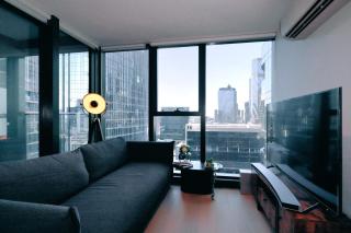 Convenient Cosy Hideaway with Pool Gym Spa Sauna - 7