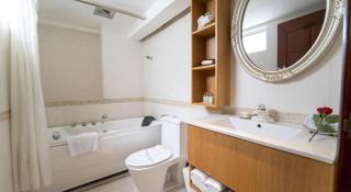 The White Hotel 8A Thai Van Lung - 9