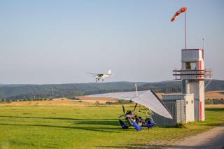 Ferienhaus am Flugplatz, umgeben von Natur - 3