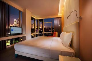 Blue Sky Hotel Petamburan - 2