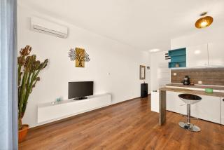 Didi`s Stylish Studio - Seaview & Pool Backyard - 6