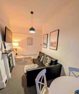 Central Boutique 3 Bed Apartment - Plymouth - By Habita Property - 8