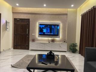 Serene 2 Bedroom Apartment in Prime Luxury Area - 0