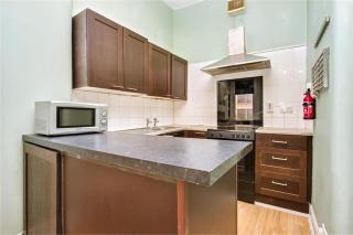 Bright spacious one bedroom apartment close to all amenities - 7