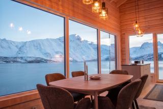Sommarbukt - "Tind" Aurora Hideaway Mountain Lodge with Panoramic Fjord Views - 1