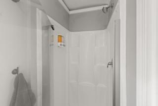 Urban Art Escape in Gordon Sq With King Size Bed - 6