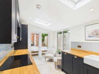 Chester Cottage - Charming cottage with log burner - 6