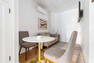 Blueground Garment District washer nr Times Square NYC-2117 - 8