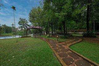 Riverside Private Pool Villa in Kochi - Ohstayz Whispering Grove - 4