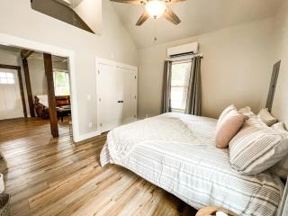 COZY Remodeled! Steps to Downtown-OCC, fire pit - 4