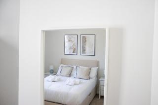 5 Bed Seaside Property with Garden , Parking and Games Room - Westcliff-on-Sea - 6