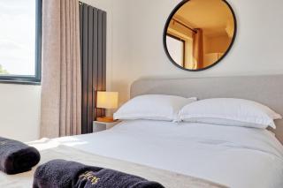 Luxury Apartment- Beach 10mins - 5