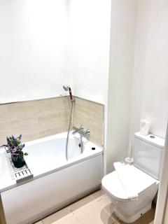 Cosy two bed apartment, Shirley - 2