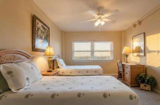 Spacious 3BR Beachfront Condo with Balcony & Parking - 5