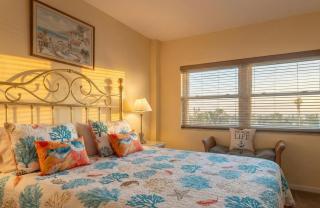 Spacious 3BR Beachfront Condo with Balcony & Parking - 6