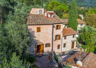 Tuscan Farmhouse sits between Lucca and Pisa hills - 3