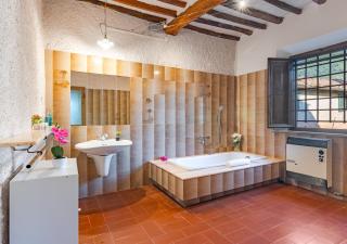 Tuscan Farmhouse sits between Lucca and Pisa hills - 5