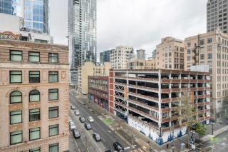 Blueground Pike Place Market pool nr Waterfront SEA-979 - 5