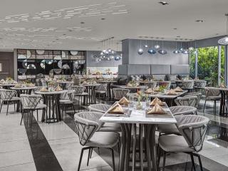 Novotel Suites Manila at Acqua - 0