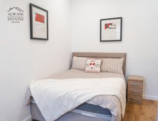 Spacious 2 Bedroom Apartment Centre Of Town - 2