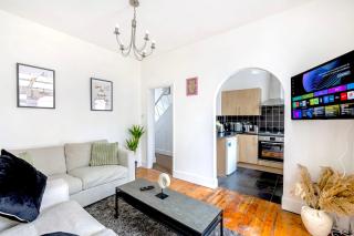 Greener Stays - A Beautiful 3-double bedroom Apartment - 6