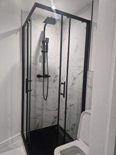 New 4 Bed House Sleeps up to 8 People - 9