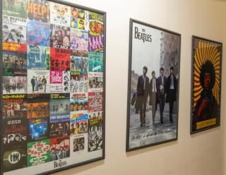 Beatles-Themed Home , City Center 2BD! 5min Republic Square - 6