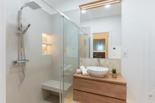 Exclusive & Brand New 3BEDRM Suite in the Center - 6