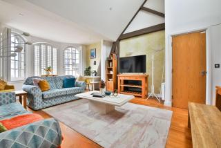 The Cardiff Central Pad – Stylish 2-Bed Apartment - 1