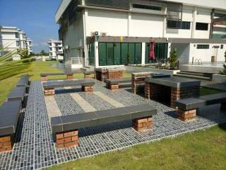 A well-kept unit with four bedrooms and ensuite bathrooms - 5