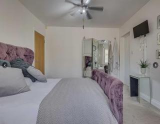 Stunning home in Leigh Sleeps 5 - Pass the Keys - Hockley - 3