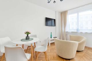 Bright Apartment for 5 in Gdynia Center by Noclegi Renters - 0