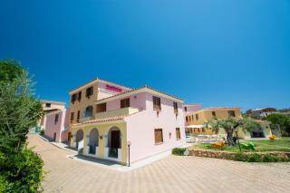 Apartment with shared pool - 4