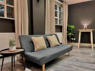 Stylish Brick Lane Heart 2 Bedroom Apartment - 8