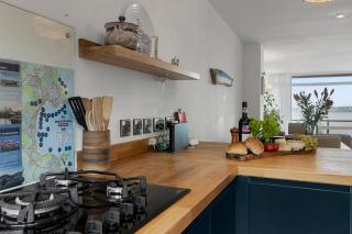 Seaside Rendezvous - Sleeps 7, Sea Views & Parking - Brixham - 3