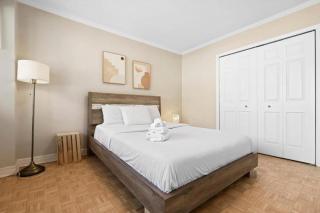 Luxury Downtown 1BR Residence - Urban Comfort - 2