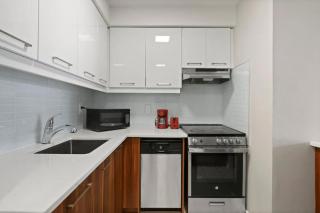 Luxury Downtown 1BR Residence - Urban Comfort - 8