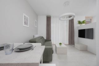 Studio Chmielna Duo in the Centre of Warsaw near Varso Tower with Parking by Noclegi Renters - 1