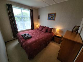 Esplanade Escape Classic Coastal Cottage - 5