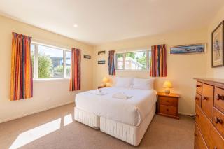 Farrant Family Escape Roomy Wanaka Retreat - 2