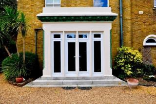 Exquisite Weybridge Mansion Flat High-End Finishes - 9