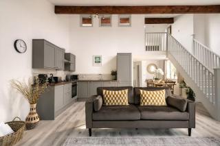 New Market - Modern Stay in Cotswolds with Hot Tub - 8