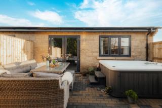 New Market - Modern Stay in Cotswolds with Hot Tub - 7