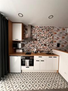 Trabajo y Descanso Premium Junto a Metro Madrid R8 - 8