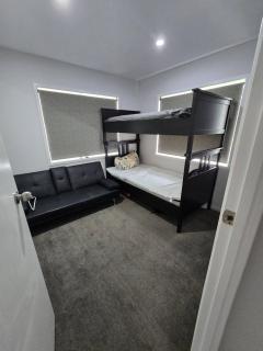 2 bdr apartment refurbished 3 years near Roma park - Brisbane - 6