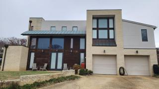 Arlington Contemporary 5 BDRM Home - 0