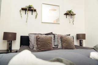 Central City Oasis - Sleeps 4 Parking Included Contractor Discounts! - 7