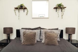 Central City Oasis - Sleeps 4 Parking Included Contractor Discounts! - 1