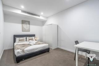 KozyGuru | Mascot | Stylish 2BR | Balcony& Parking - 3