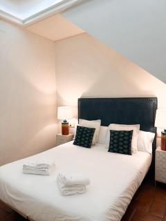 MonKeys Apartments Adriano Palace - 5